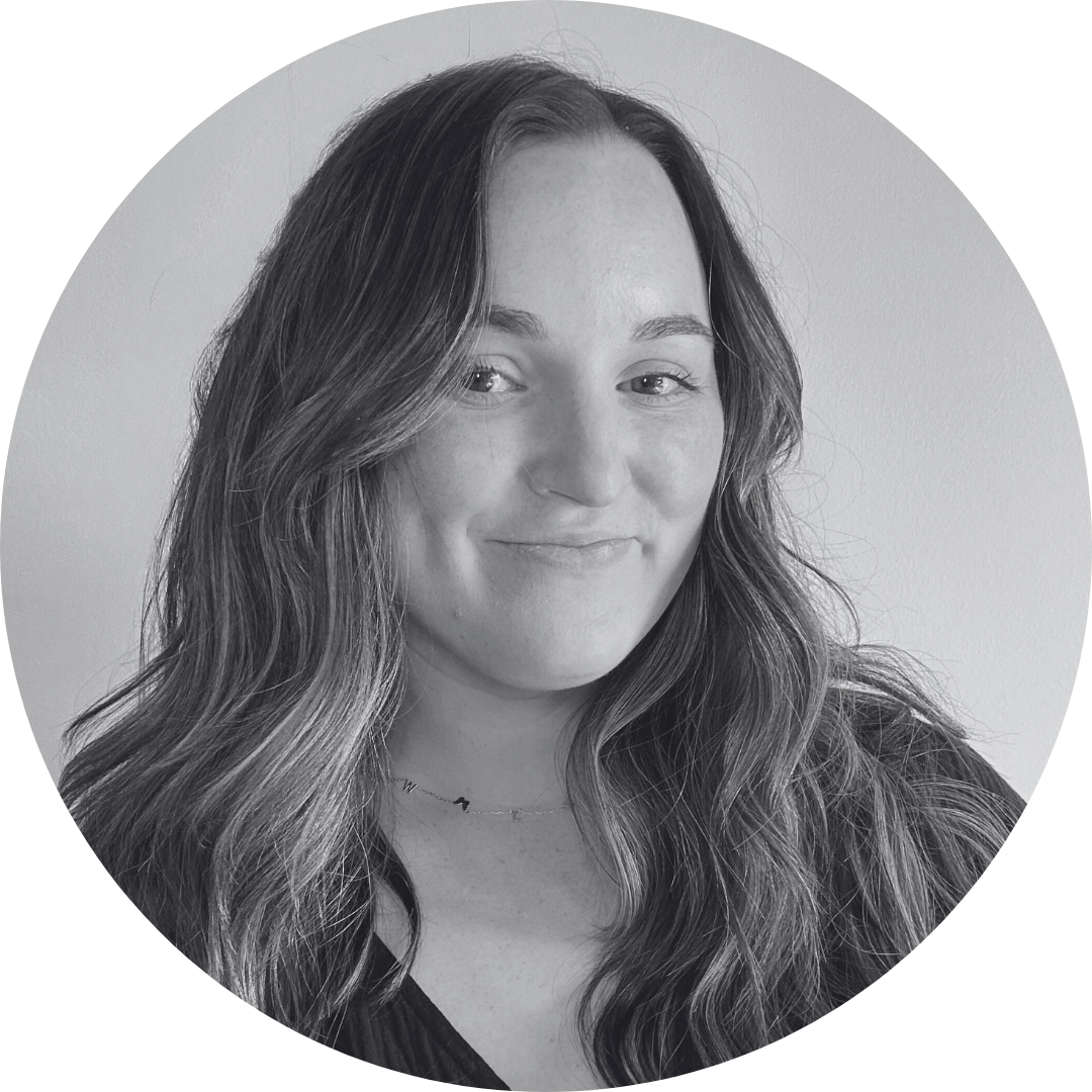 MacKenzie Cavender_circle_headshot